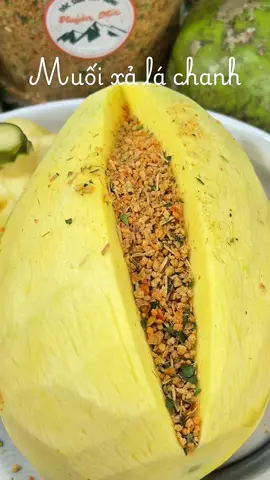 Muối sả lá chanh ngon lắm luôn mấy bà ơi #muoitom #muoisalachanh #xh #tranmyle1992 #trend #viral #anvat #trend #food #trending 