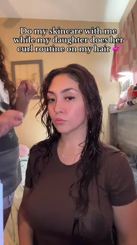 11 years later, she’s teaching me how to do my hair 🥹  My first time trying @Rizos Curls & I’m loving how they made my curls feel! Thanks @naveencoils 💞 @BounceCurl @Unbrush @byoma @elfcosmetics @Thayers 