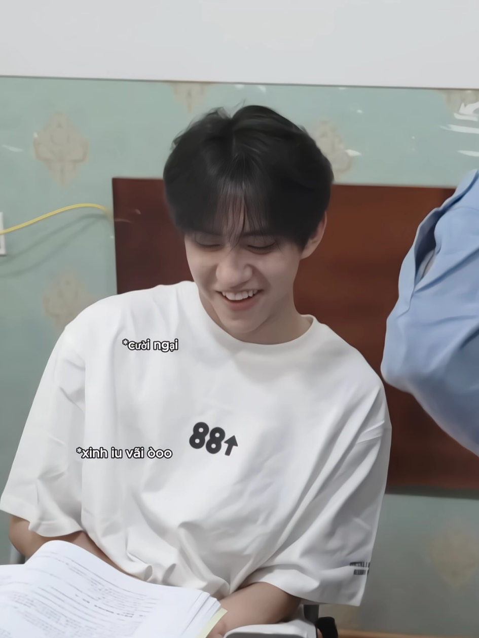 Tôi, tôi xin phép ba Hiên bắt bạn Hiên về nuôi, chứ bằng tuổi tôi mà đáng yêu, xinh xẻo như này thứ gì chịu nổi, tôi nghi ngờ nhân sinh 😑 ba Hiên cứ trêu nhỏ quài đi, em thích lắm 👌 #TriểnHiên #展轩 #LưuHiênThừa #刘轩丞 #revengedlove 
