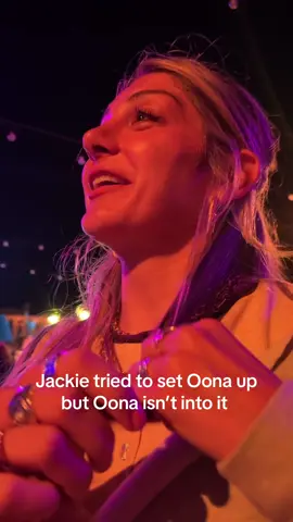 Jackie tried to set Oona up but Oona isn’t into it 