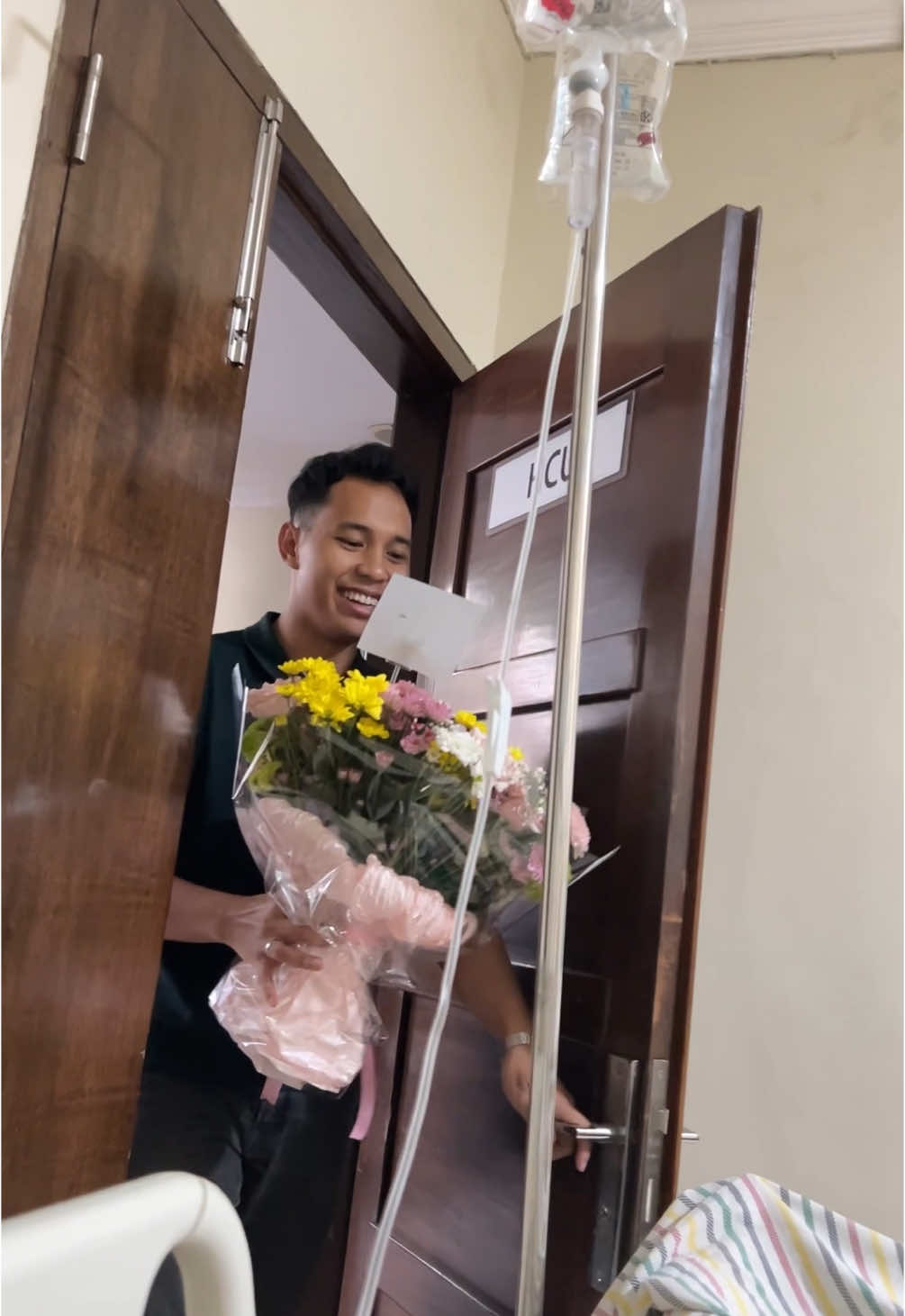 MasyaAllah Tabarakallah, Proses persalinanku yg berlangsung selama 2 minggu. Pembukaan yg ga maju2, dan SC dadakan persiapan H-1 karna tiba2 kaki kiriku bener2 sakit susah digerakkan. Tapi semuanya berjalan dengan lancar alhamdulillah………