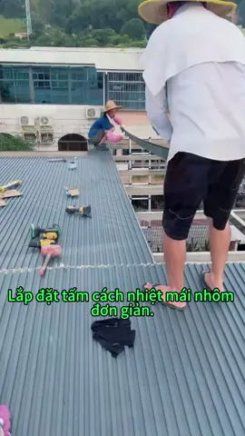 Lắp đặt tấm cách nhiệt mái nhôm rất đơn giản #aluminumalloyroofinsulationboard#aluminumalloydoorandwindowprofiles#sunoom#smartelectricwindows#doorandwindowhardware#foldingwindow#doorandwindowcustomization#chinesestyledoorsandwindows#aluminumplate#easytomake#antiquedoorsandwindows#templedoorsandwindows#sidepressurewindow#shutters#screw#doorandwindowsealingstrips#glassglue#lock#vietnam