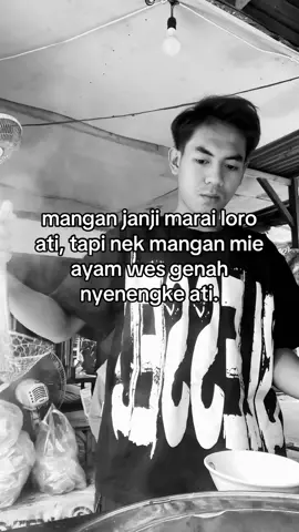 bener opo bener rekk, warung bukak seperti biasaa tak tunggu sampek jam 8 malamm😍🙏🏻