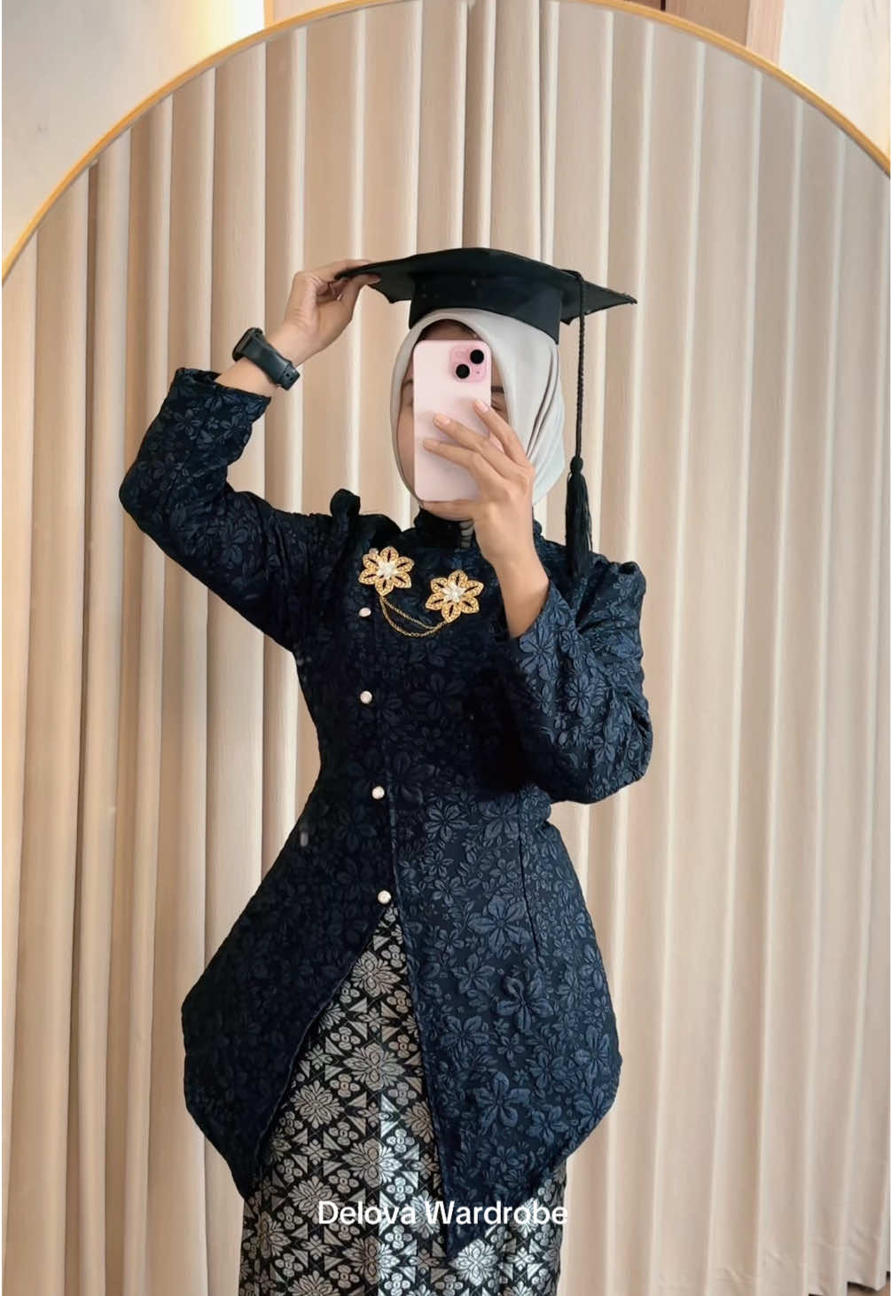 Outfit kebaya wisuda pakai janggan navy✨  #promoseruweekend #delovawardrobe #kebayawisuda #kebayajanggan #kebayamodern 