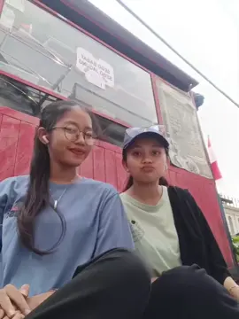 menyalaaa bgt matahari surabaya 🥵