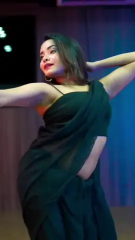 Wow 😍🖤 #crush #saree #dance #bellydance #foryou #viral #goviral #trending #hot #actress #honey #creatorsearchinsights 