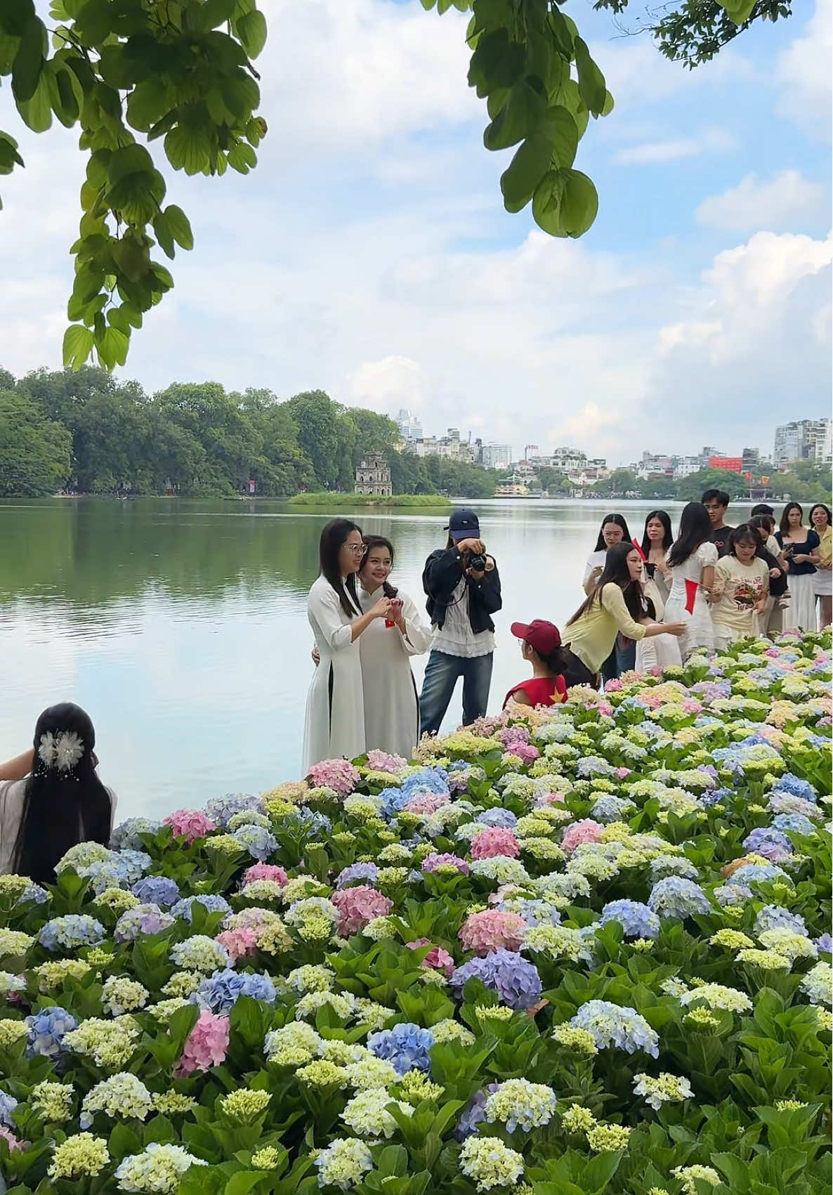 Địa điểm hot nhất lúc này trên phố đi bộ Hồ Gươm 😘😘 #camtucau #hoguom #toiyeuvietnam #xuhuongtiktok #viral 