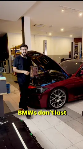 Why do intake valves get carbon buildup? 🤔 On older engines, fuel sprayed over the valves and kept them clean. But on modern direct-injection BMWs, fuel goes straight into the cylinder. That means: ✅ No fuel washing the valves ✅ Oil vapors from the PCV system stick to them ✅ Heat bakes it all into hard carbon The result? Sluggish throttle, misfires, and lost power. That’s why walnut blasting is the go-to fix, it restores smooth airflow and brings your engine back to life 