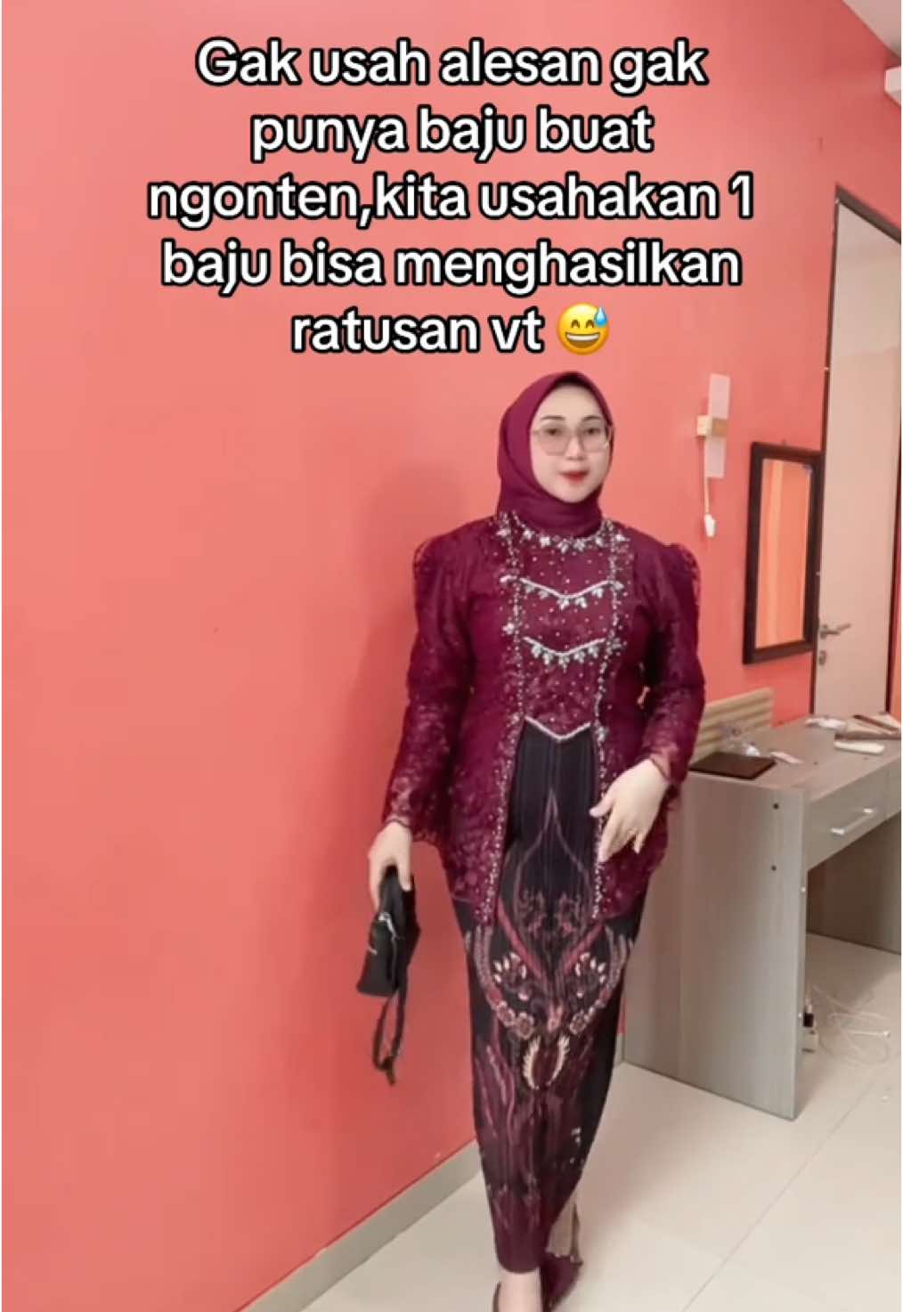 Aku bb 74 TB 168 pake ukuran xxl masih longgar jadi aku pake in peniti d belakang. #kebaya 