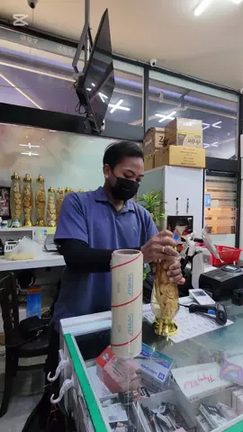 “Cantik alami dari tanah Korea 🌱 Hiasan ginseng bukan sekadar pajangan, tapi juga simbol keberuntungan & kesehatan 🍃 Mau punya juga? Bisa JASTIP dari Korea langsung ke rumah kamu ✈️🇰🇷” Jalan-jalan ke Gunung Seorak, Beli oleh-oleh jangan terlupa. Hiasan ginseng cantik dan menarik, Pesan lewat kami, pasti cepat tiba. ✨ #Rindomart #Sirindu #Sirindo #JastipKorea #HiasanGinseng 