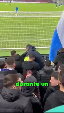 💍⚽ Lo que parecía una emergencia en pleno partido resultó ser una de las propuestas más ingeniosas de todas. Este hombre fingió colapsar en el campo, haciendo que seguridad, paramédicos e incluso su novia corrieran preocupados. Pero en lugar de un problema médico, sacó un anillo y le pidió matrimonio frente a todo el estadio. ¡Y ella dijo que sí! 🙌✨ #rexo #datoraro #PropuestaIncreíble #FútbolConAmor #MomentosÉpicos Disclaimer:This information is taken from the internet which may or may not be true we do not want to spread any fake news. The content provided by this channel is meant for EDUCATIONAL PURPOSE only. Copyright Disclaimer:- Under section 107 of copyright Act 1976, allowance is made for FAIR USE for purpose such a criticism, comment, news reporting, teaching, scholarship and research. Fair use is as permitted by copyright statues that might otherwise be infringing. Non-profit, educational or personal use tips the balance in favor of FAIR USE. 