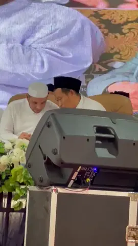 Sayyidi Wa Syeikhi Al Murobbi KH Bahauddin Nur Salim RA semoga Allah memanjangkan umur beliau dengan kesempurnaan kesehatan untuk membimbing kita semua.... 