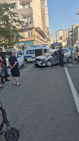 ბათუმი. პუშკინის და ჯავახიშვილის კვეთა. დილის 8.30 საათი. მშვიდობიანი მგზავრობა ყველას