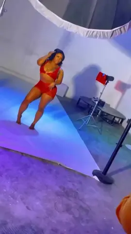 modeling ain’t easy ima leave it to the pros 😭❤️ #❤️ 