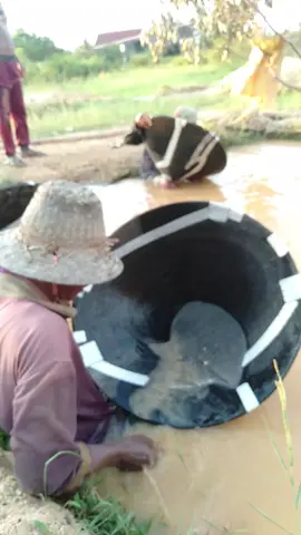 Proses Mendulang intan tradisional. #fyp#banjarbaruemas #pendulanganintan #berlianasli #foryou 