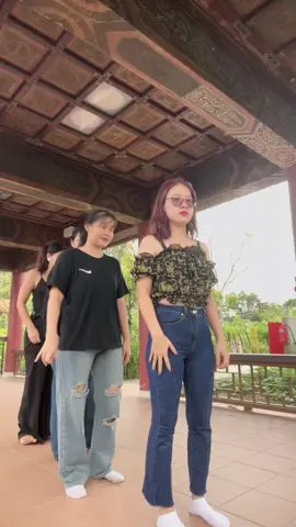 🤣🤣 @Nwe Ni @thaehsuaye29 @Kim'sK 💚💜 #🍀 #ahzar #yoongis #friendship 