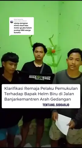 Membalas @player.mabar.mabar2 Klarifikasi Remaja laki-laki yang memukul seorang bapak-bapak di jalan raya Banjarkemantren arah Gedangan Sidoarjo. Seperti diinfokan sebelumnya bahwa dua remaja laki-laki awalnya keluar dari gapura Desa Banjarkemantren ke jalan raya dengan mengendarai motor agak kencang dan oleng hingga hampir menyenggol motor Bapak Helm biru yang jalan pelan dari arah Bulog - Gedangan pada Sabtu (23/8) pagi. Sewaktu diklakson sama Bapak helm biru, dua remaja tersebut tidak terima, lalu mereka mengejar Bapak helm biru sampai menarik baju dan memukuli Bapak tersebut. Diduga pelaku dalam keadaan mabuk saat kejadian.  🎥 : hooligan.utara_2008 __________________ Follow @tentang.sidoarjo  Tag/Dm untuk berbagi info tentang Sidoarjo #sidoarjo #wage #banjarkemantren #surabaya #gedangan 