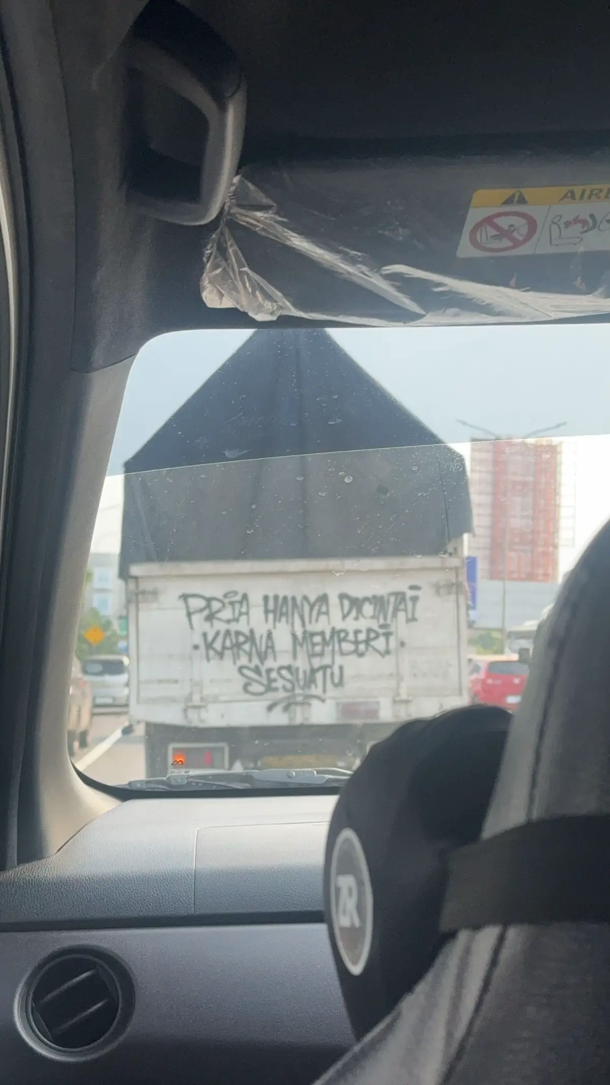 nemu truk ini dijalan, emang iya ya? 🥺