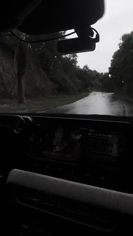Có những người… Vẫn còn đủ niềm tin để yêu thêm một lần nữa. Và cũng có những người… chọn dừng lại, để trái tim mình được nghỉ ngơi. Em thuộc về vế thứ hai. Không phải vì em hết tin vào tình yêu, mà vì em biết, đôi khi trái tim cũng cần khoảng lặng để lành lại. Sau này… yêu thêm hay không, em cũng sẽ mỉm cười đón nhận. Bởi em đã học cách để mọi thứ diễn ra tự nhiên, không cưỡng cầu, không nắm chặt đến mức đau tay. Em chọn cho mình một cuộc sống thoải mái, nơi trái tim không bị áp lực bởi “phải yêu”, mà được tự do rung động… khi thực sự muốn.#xh #car #herr #codon 