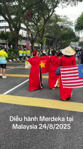 Mừng quốc khánh Việt Nam và Malaysia theo cách của cộng đồng người Việt tại Malaysia!! #vietnam80namquockhanh #cuocsongmalaysia🇲🇾 