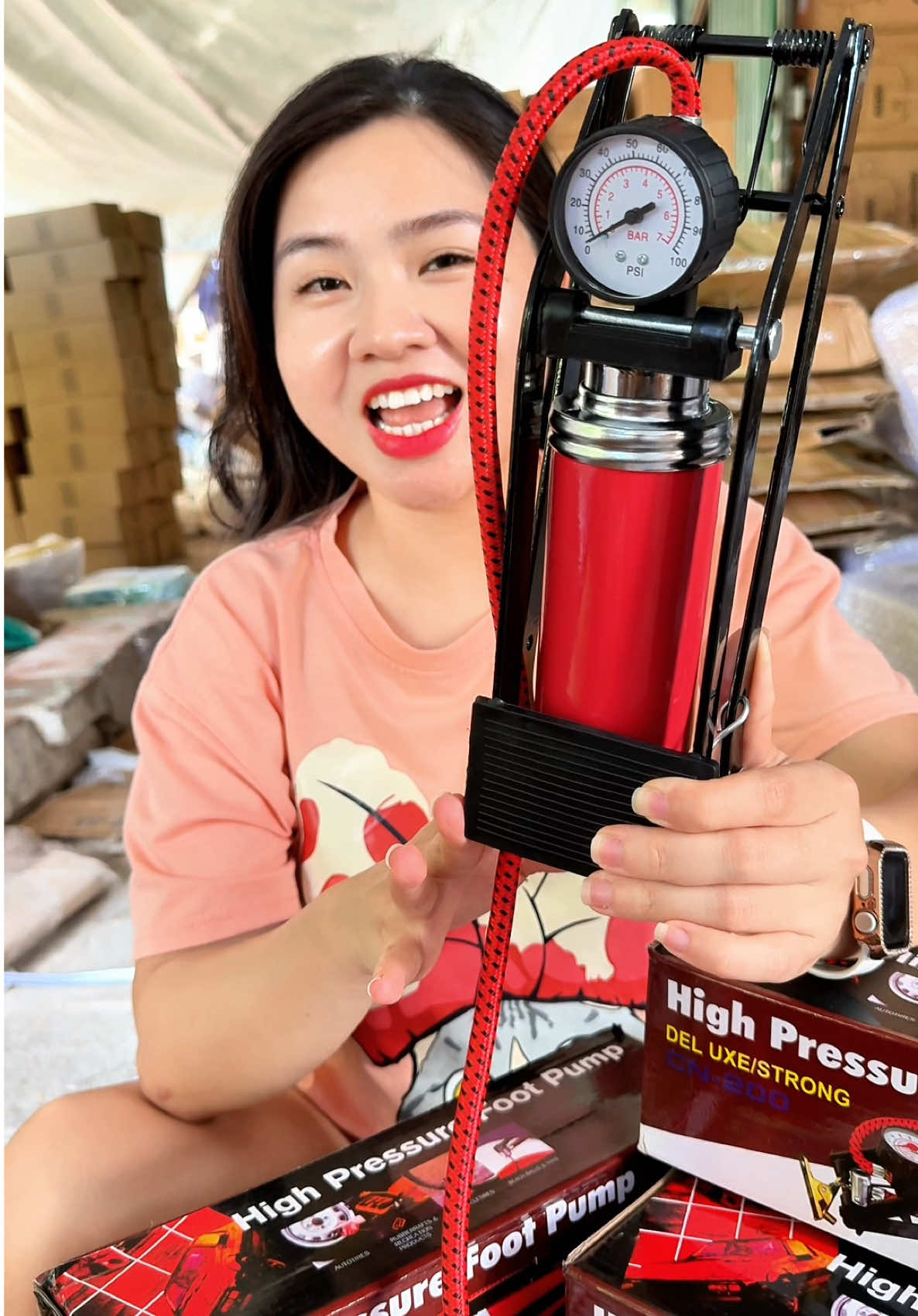 Bơm đạp chân tiện lợi, bơm xe đạp, xe máy, bơm phao tiện lợi. #bomdapchan #bomxedap #bomxemay #xuhuong #bongbuongbinh 