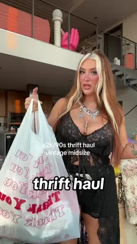 Your favorite STEM bimbo coming at you with another iconic y2k 90s vintage thrift haul  #y2khaul #thrifthaul #midsizethrift #midsizefashion #thrifthauls 