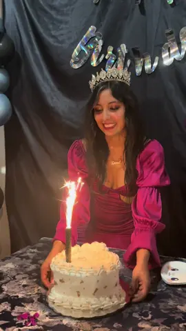 Claro que mi mami siempre me celebrará todo, excepto los hombres con los que he salido 😂😂😂😂 #birthday #birthdaygirl #june #cancer #birthdayparty #party #town #crown #babygirl #girls #celebrating #casaporlaventana #27 