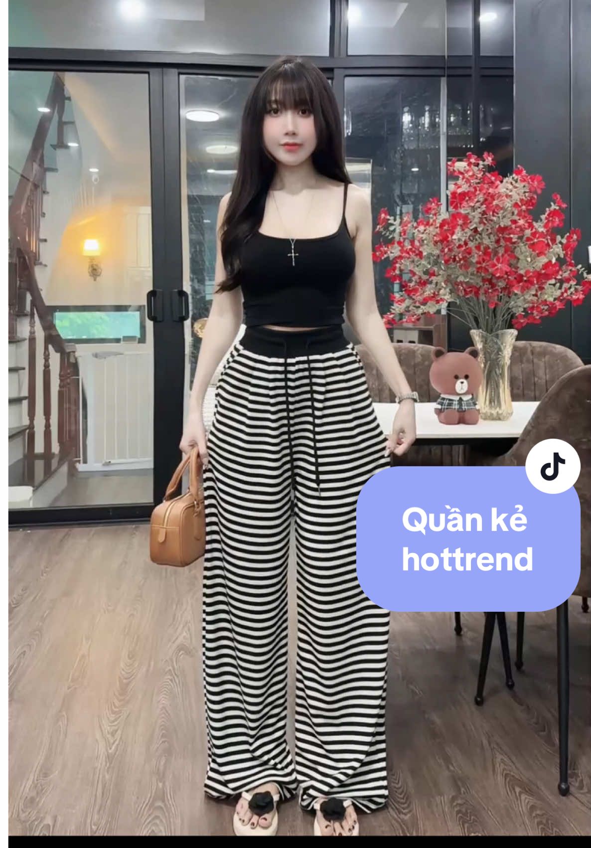 Quần hottrend đẹp quá ce ơi  , tôn da tôn dáng lắm nhaaa #thoitrangnu #viral #quanongrong #quanke #moingaymotoutfit 