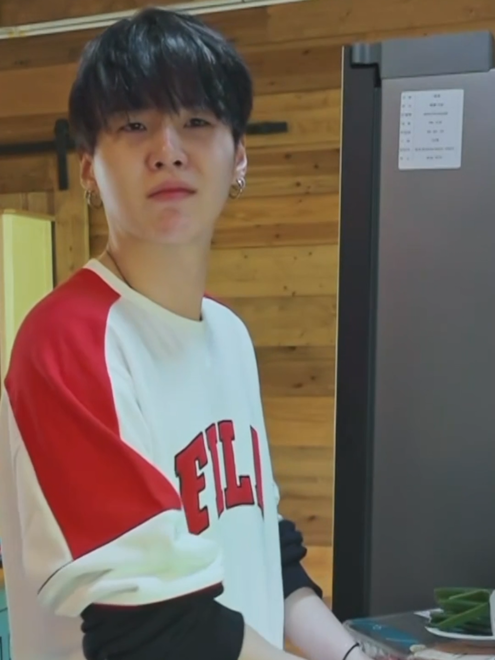 #seokjin motongin bawang sampe nangis 🤧