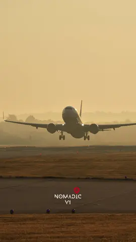 Ryanair departing for Bergerac this morning 😎  . #ryanair #ryanaircrew #fog #sunrise 