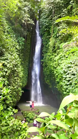 Di Leke”Waterfall siang ini Bersama dengan pasangan dr India,ada yg sdh pernah kesini Gaaees😍 #waterfall #waterfalls #lekelekewaterfall #nature #shonjibalitour #tabanan #bali 