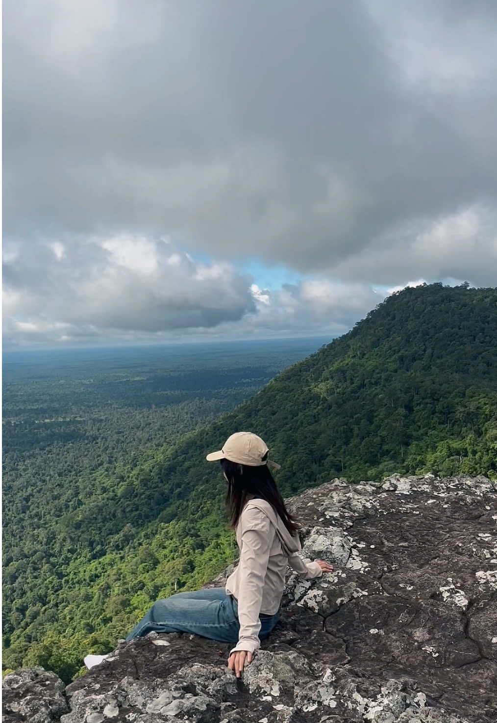 One day trip ⛰️💚 . . . . #ภูหินด่าง #บุณฑริก #อุบลราชธานี  #เดินป่า #Hiking 
