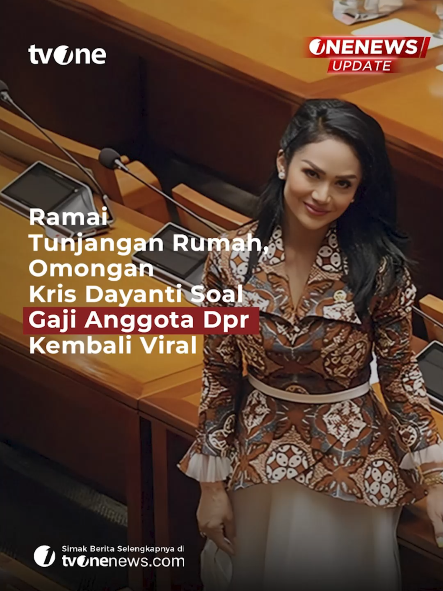 Potongan video anggota DPR Fraksi PDIP Kris Dayanti bicara soal gaji dan tunjangan anggota DPR pada September 2021 lalu kembali viral buntut ramai tunjangan rumah hingga Rp50 juta per bulan bagi anggota DPR periode 2024-2029. Omongan Kris Dayanti itu kembali ramai di media sosial. Video itu merupakan potongan dari siniar Akbar Faizal Uncensored yang ditayangkan pada 13 September 2021 lalu. #OneNewsUpdatetvOne #tvOne #CariBeritaditvOne #KrisDayanti #GajiAnggotaDPR #Viral #ONU02 #MF03
