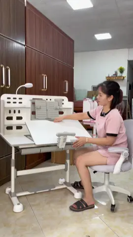 Bàn học thông minh mã X12 nhà em đang sale , năm học mới sắp đến ba mẹ lấy về cho con có góc học tập đẹp để năm học mới có nhiều hoa điểm tốt nhé  #xuhuong #banhoc #banhocsinh #banhocthongminh #noithatkhoangan 