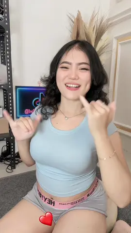 perutku kok melu kedut2 yo 😃😭🤣