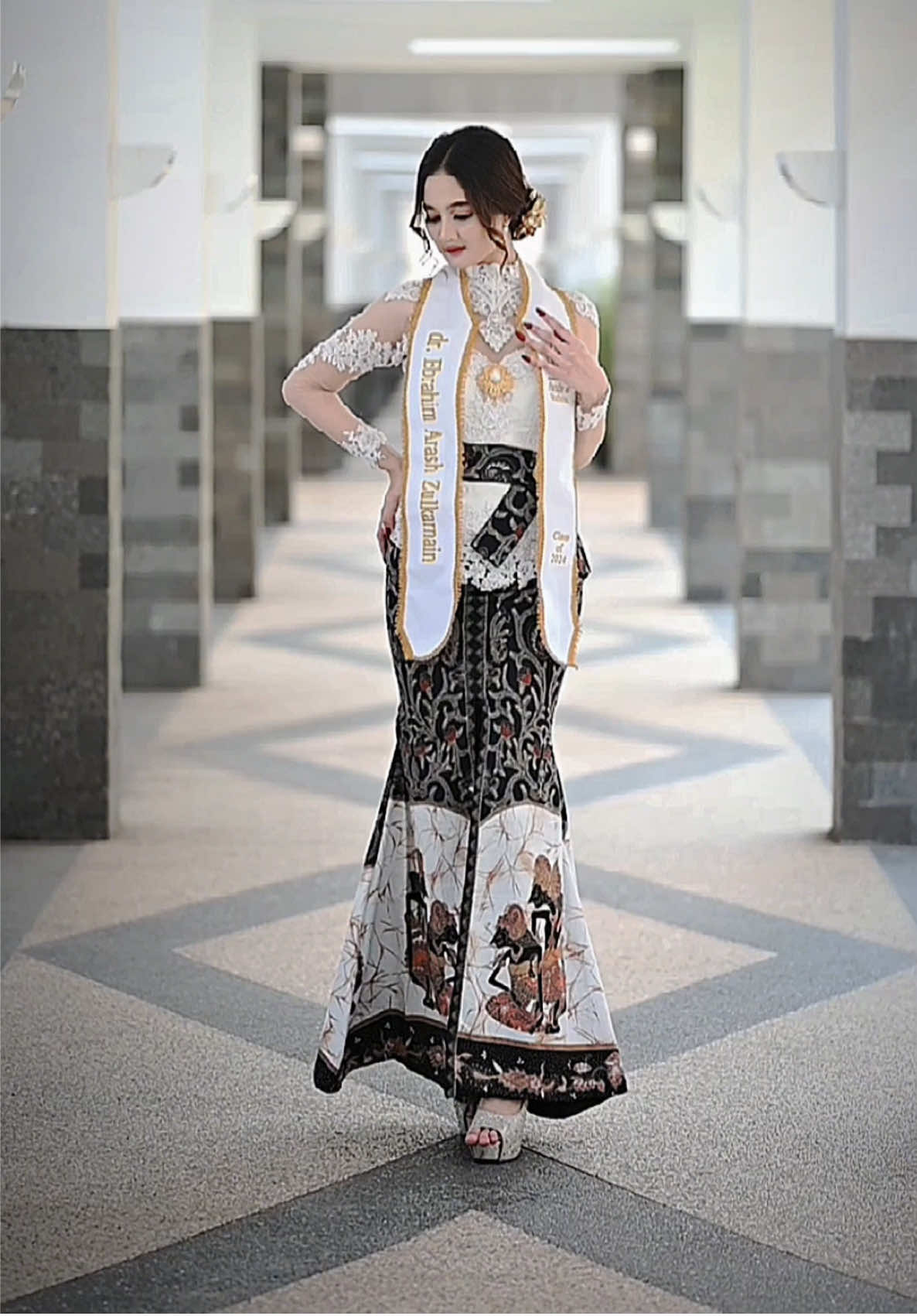 Wisuda mau pake kebaya ini ngga? 🤔🤔 #kebaya #kebayawisuda #sewakebaya #sewakebayamalang #sewakebayasurabaya 