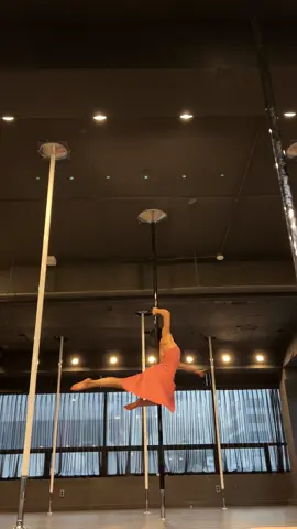 Pole dance~😘 It’s me !!  요즘은 자주 안 하지만ㅎㅎ #폴댄스 #workout #poledance #운동 #오운완 