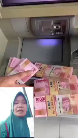 THR ONLINE GUYS Sejarah fotografi dimulai dengan penemuan dua prinsip penting yang pertama adalah kamera obscura memproyeksikan gambar yang kedua adalah penemuan bahwa beberapa zat terlihat berubah oleh paparan cahaya Tidak ada artefak atau deskripsi yang menunjukkan upaya untuk menangkap gambar dengan bahan sensitif cahaya sebelum abad ke18 Pemandangan dari jendela di Le Gras 1926 atau 1827 diyakini sebagai foto kamera paling awal yang masih ada 1 Penambahan reoriented asli kiri dan berwarna kanan Sekitar 1717 Johann Henry Schulze menggunakan bubur sensitif cahaya untuk menangkap gambar huruf cutout pada botol Namun ia tidak mengejar membuat hasil ini permanen Sekitar tahun 1800 Thomas Wedgwood membuat yang pertama didokumenkan secara andal meskipun upaya gagal dalam menangkap gambar kamera dalam bentuk permanen Eksperimennya memang menghasilkan fotogram terperinci tetapi Wedgwood dan pasangannya Humphry Davy tidak menemukan cara untuk memperbaiki gambargambar ini Pada 1826 Nicephore Niepce pertama kali berhasil memperbaiki gambar yang ditangkap dengan kamera tetapi diperlukan pencahayaan di kamera selama delapan jam atau bahkan beberapa hari dan hasil paling awal sangat kasar Rekan Niepce Louis Daguerre melanjutkan untuk mengembangkan proses daguerretipe yang pertama diumumkan secara publik dan proses fotografi yang layak secara komersial daguerretipe hanya membutuhkan beberapa menit pencahayaan di kamera dan menghasilkan hasil yang jelas dan terperinci Pada tanggal 2 Agustus 1839 Daguerre mendemonstrasikan rincian proses ke Kamar Teman di Paris Pada tanggal 19 Agustus rincian teknis dipublikasikan dalam pertemuan Akademi Ilmu Pengetahuan dan Akademi Seni Rupa di Istana Lembaga Untuk memberikan hak penemuankepada publik Daguerre dan Niepce diberikan anuitas yang murah hati seumur hidup 34 5 Ketika proses daguerretipe berbasis logam ditunjukkan secara resmi kepada publik pendekatan pesaing caltipe negatif berbasis kertas dan proce cetak garam Islamic Quotes IslamicWisdom Quranic Verses HadithOfTheDay IslamicReminders IslamicKnowledge PeaceBeUpon Him AllahAkbar SubhanAllah MashAllah IslamicInspiration Dua Prophet Muhammad FaithInAllah IslamicLifebismillah bismillah #viralvideo #kufayakun🤲 #fyppppppppppppppppppppppp #aminyarobalallamin🤲🏻 