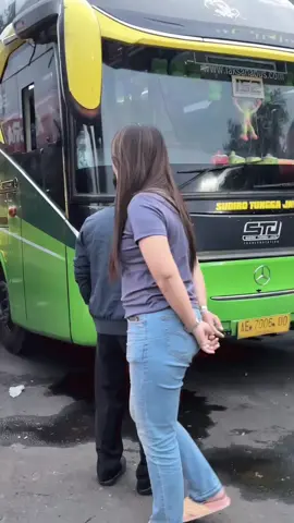 Kecantikan Liena Ozora di Balik Kemudi Bus! #driver #drivercantik #bus #foryou #fyp 