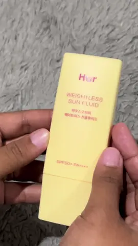 Hur Weightless Sun Fluid 50+ PA++++ Sunscreen yang lembut namun terasa menyegarkan di kulit. #hur #sunscreenkorea #sunscreenhur #houseofhur #racuntiktok