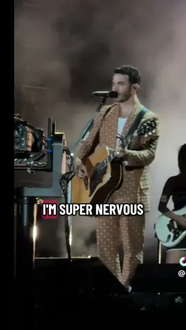 Kevin Jonas cantando  Años esperando este momento  #kevinjonas #jonasbrothers #nickjonas #joejonas #jb #musica #kevinjonascantando #kevinjonas #kevinjonassinging #fenwaypark #boston 