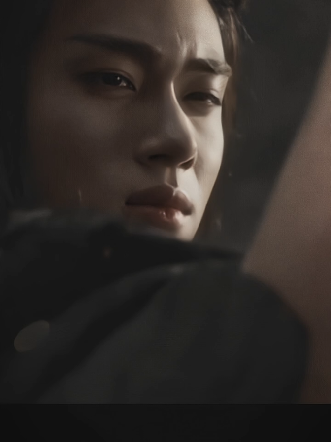 saat aku mulai lupa padamu kenangan itu kembali. kemudian aku bersedih merasakan luka yang sama direlung hati #เหยียนอัน #yanan #fangsoffortune #lyluan #lilun 