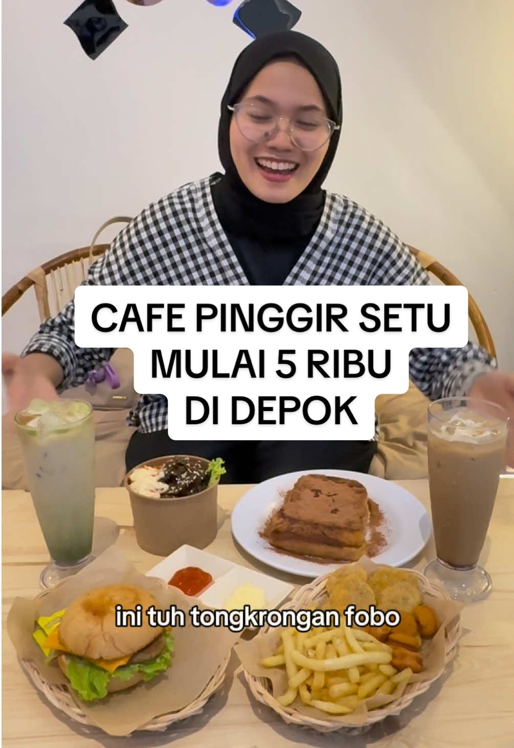 Bukan sembarang cafe inituhh menunya super kekinian bahkan ada yg pernah virall Nama tempatnyaa 