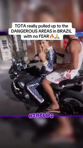 Tota is not scared 🙏 #tota #viral #english #trending #fyp  