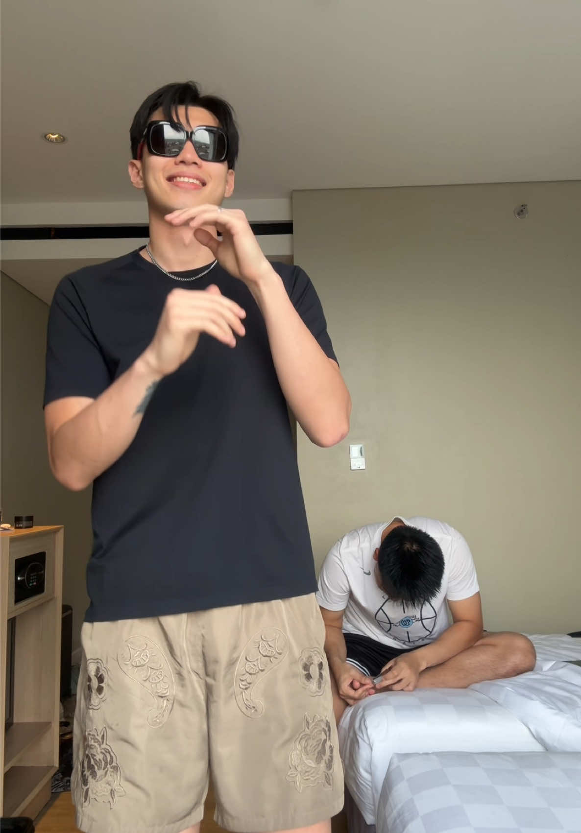 timur ke barat.