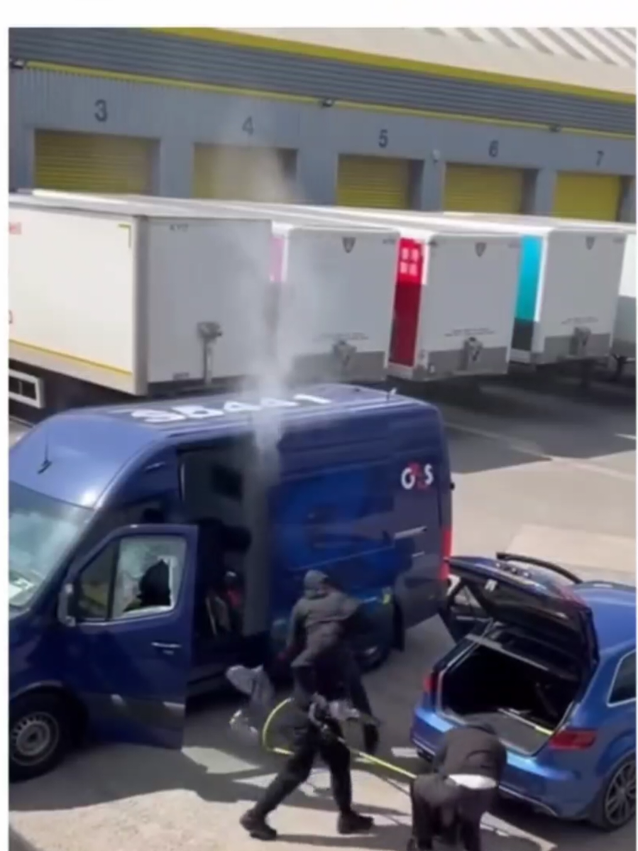 Bad Boys used Jaws of life to hit Armored Van. the Italian job #fyp #heist #jawsoflife #robbery #thief #money #rich #sick #donttrythisathome #herbo 