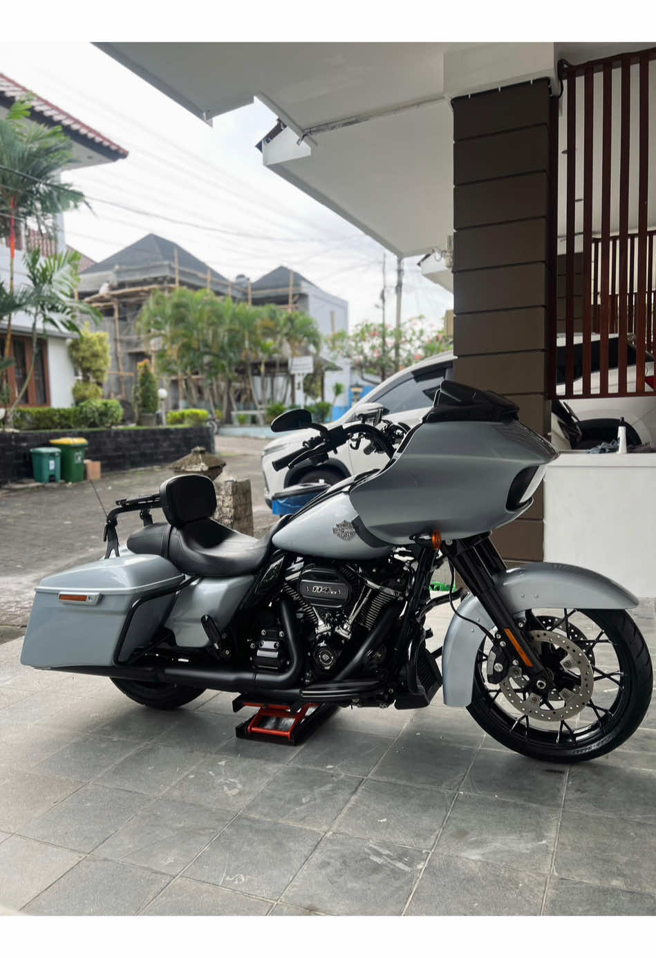 FORSALE‼️ RoadGlide Special 114-2023 Like New - Atlas Silver Metallic Colour - ⁠Km 3.xxx Perak - Vin 5hd - ⁠Abs - Keyfob  - ⁠Mesin Sehat full original  - ⁠Kelistrikan normal  - ⁠Ban d/b tebal - Slip on KerKer - ⁠Windshield CVO - ⁠Backrest  - ⁠Spion Oval - ⁠Engine Back Guard - Good Condition - Siap Gassss 📲 081217110988 #aufagarage #jualharley #roadglide #roadglidespecial 