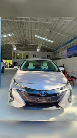 Toyota Prius prime plug_in ឆ្នាំ018 ស្អាតណាស់បងៗ ប្រេីប្រាស់save សាំងខ្លាំងណាស់​ បងប្អូនចាប់អារម្មណ៍អាចទាក់ទងសាកសួរបាន​ ចង់បង់រំលស់ក៏បាន​ វ៉ៃដូរក៏បាន​ ទិញដាច់បញ្ចុះតម្លៃជូនពិសេស
