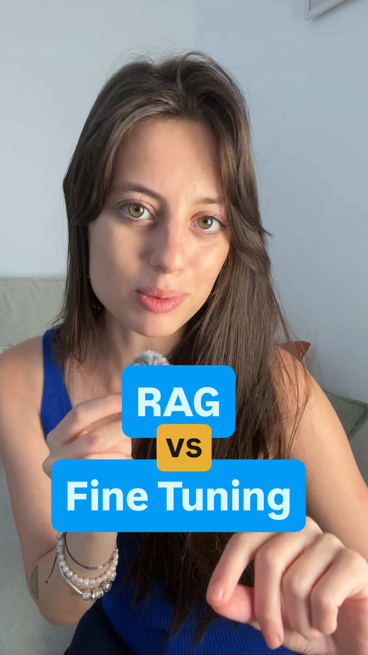 ⁨	‏RAG - Retrieval-Augmented Generation זה מנגנון שנותן למודל, למשל גיפיטי5, גישה לידע חיצוני בזמן אמת. המודל עצמו אומן עד תאריך מסוים, ואין לו ידע מעבר לזה. בראג אנחנו מחברים אותו למקורות נוספים - מסמכים פנימיים, מאגרי ידע, אפילו חיפוש בגוגל - כדי שיוכל “לשלוף” קטעי מידע רלוונטיים ולהכניס אותם לפרומפט לפני שהוא מייצר תשובה. איך זה עובד בפועל? 1. לוקחים את המסמכים שרוצים שהמודל יכיר. 2. חותכים אותם לקטעים קטנים (chunks). 3. ממירים כל קטע לייצוג מתמטי של טקסט (embedding) 4. שומרים את זה ב־vector database 5. כשמשתמש שואל שאלה, עושים חיפוש סמנטי במאגר, שולפים את הקטעים הכי רלוונטיים. 6. מכניסים אותם לפרומפט ביחד עם השאלה. 7. המודל מייצר תשובה מבוססת על הקונטקסט הזה. ‏Fine-tuning  זה לא לשלוף מידע מבחוץ, אלא לאמן מחדש את המודל עצמו על דוגמאות חדשות. למשל: אם רוצים שהמודל יענה בסגנון של חברה מסוימת, או שידע להתמודד טוב עם שאלות מאוד ייחודיות, אפשר לתת לו דוגמאות (שאלה תשובה) ולכוונן אותו. במילים אחרות - המודל משנה את המשקולות הפנימיות שלו ולא רק מוסיף קונטקסט זמני. ‏-RAG מתאים כשיש הרבה מידע דינמי או מתעדכן (מסמכים, חדשות, חוקים משתנים). לא נוגעים במודל עצמו, אלא מזינים לו ידע מבחוץ. ‏-Fine-tuning מתאים כשצריך התנהגות קבועה ואחידה (סגנון כתיבה, מענה בפורמט מסוים, שפה ייחודית לארגון.)   השילוב שלהם  RAFT יש גם גישה שמשלבת: קודם עושים ראג כדי להביא את הקטעים הרלוונטיים, ואז עושים פיינ-טיונינג לזוגות של שאלה מקורית + מסמכים שנשלפו, תשובה אידיאלית כך המודל לומד לא רק להביא קטעים, אלא גם לנסח תשובות יותר מדויקות ו”לתפור” את המידע כמו שצריך.⁩