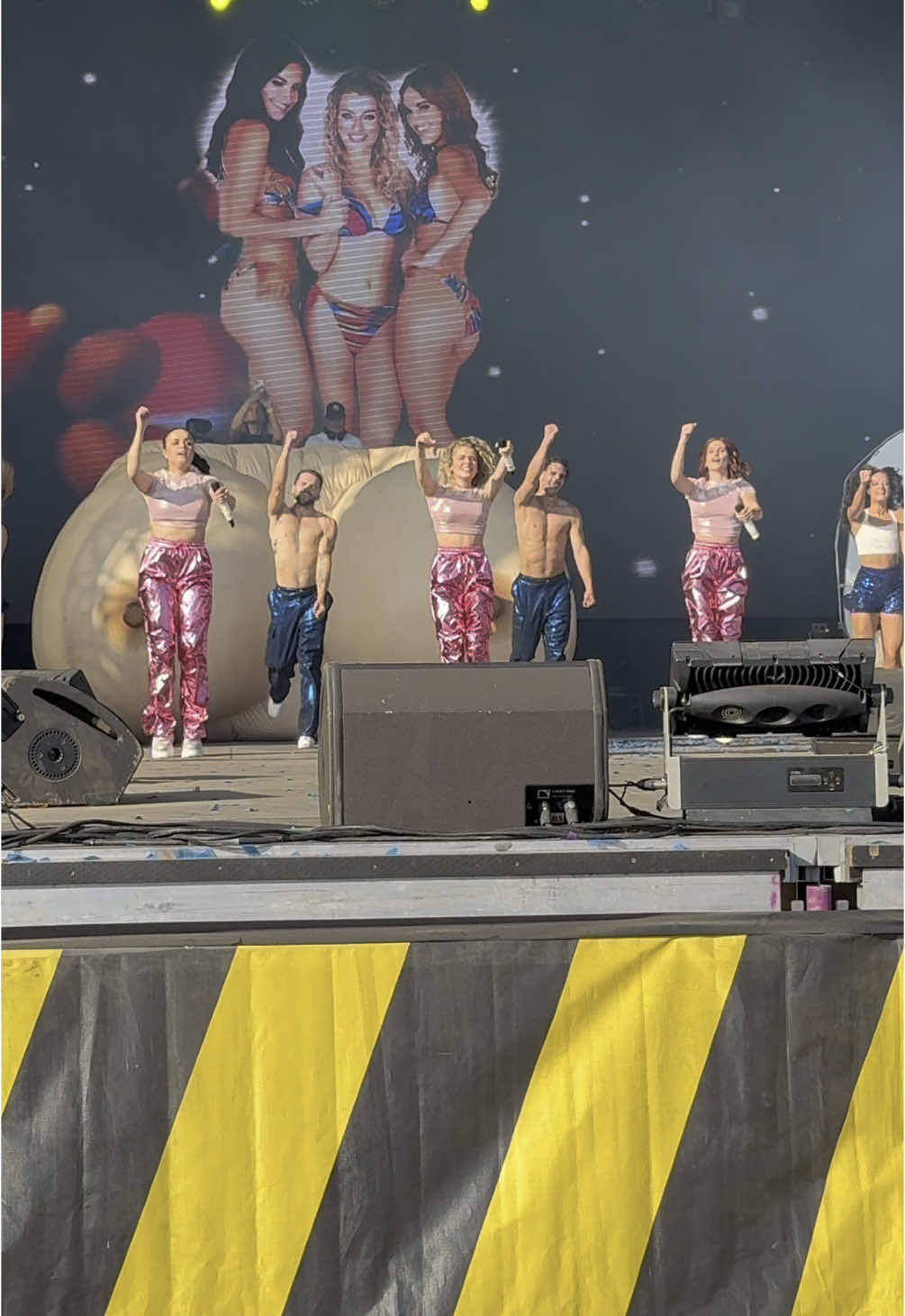 Mind the graphics… #k3 #fy #fyp #kkc25 #kampingkitschclub #marthe #julia #hanne 